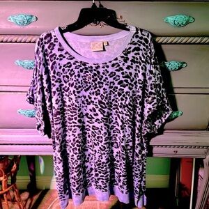 Trendy cute comfy top!